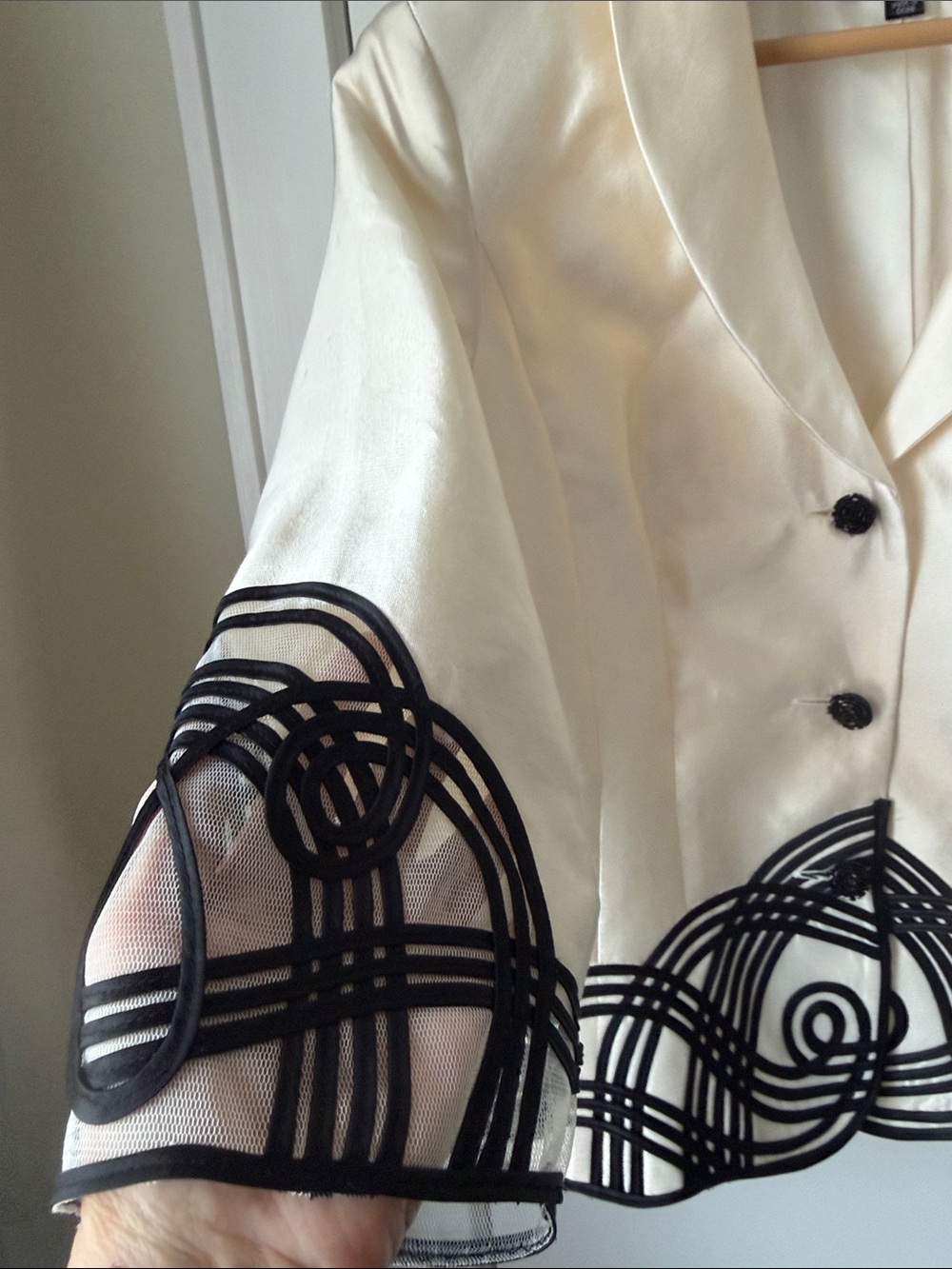Adrianna Papell evening Cream Jacket with Black Embroidered Trim size 10 silk - Picture 2 of 7
